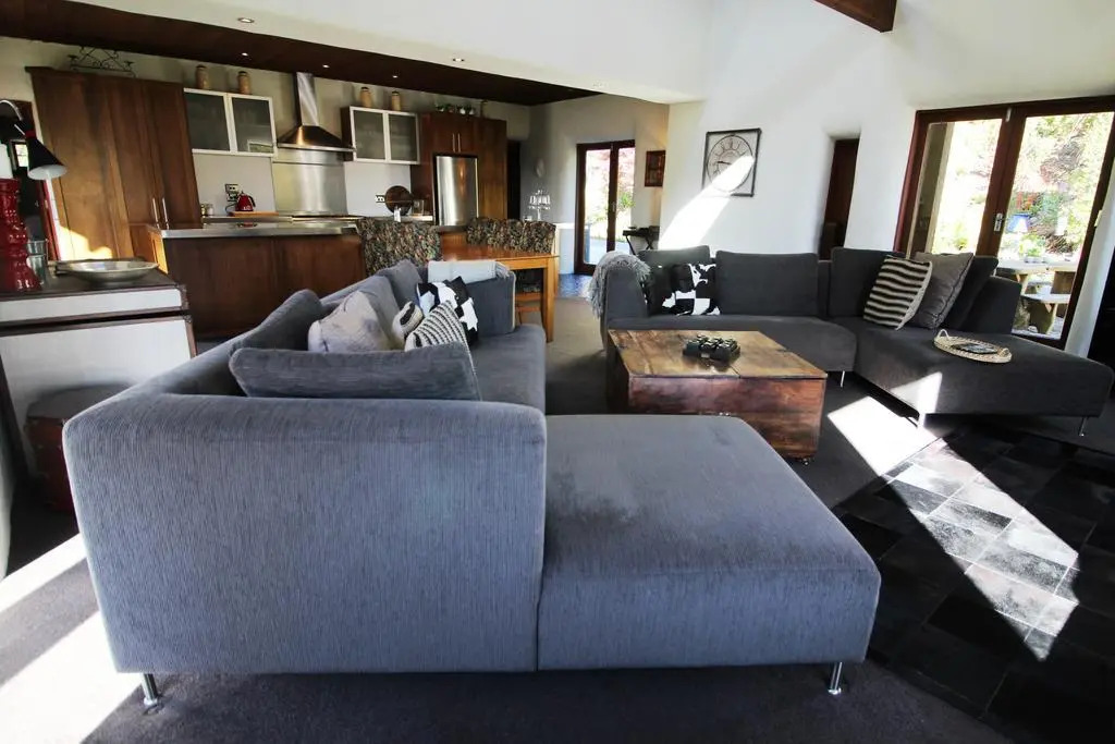 The Paddock Straw Bale Luxury Holiday House