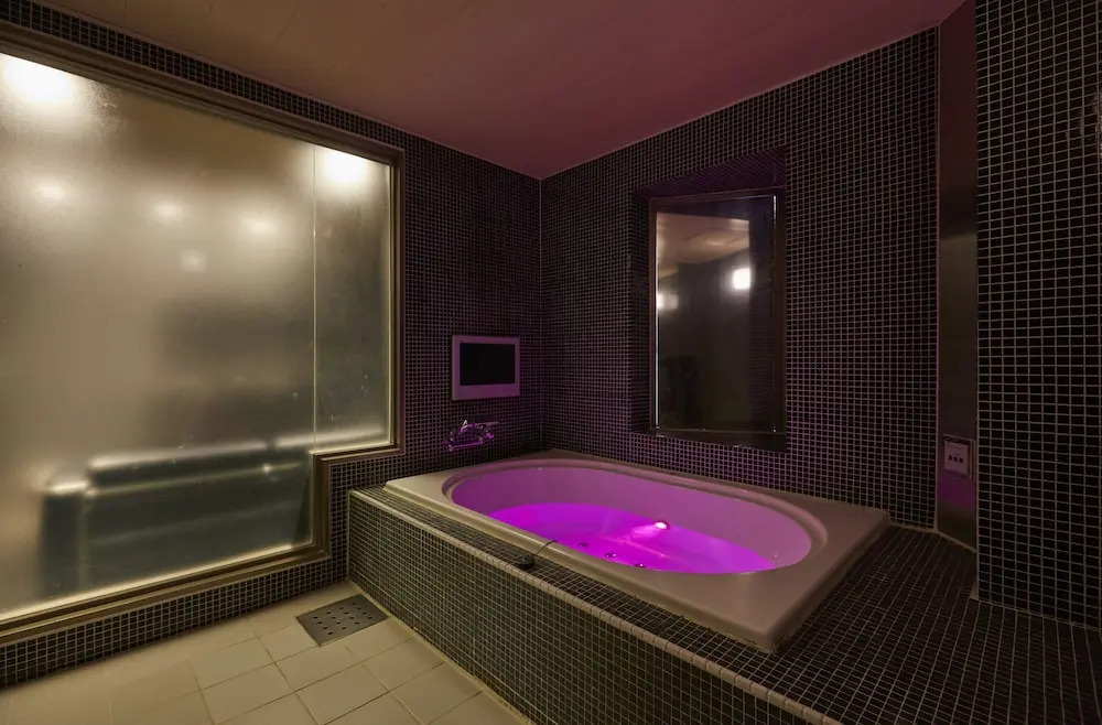 HOTEL LOVE