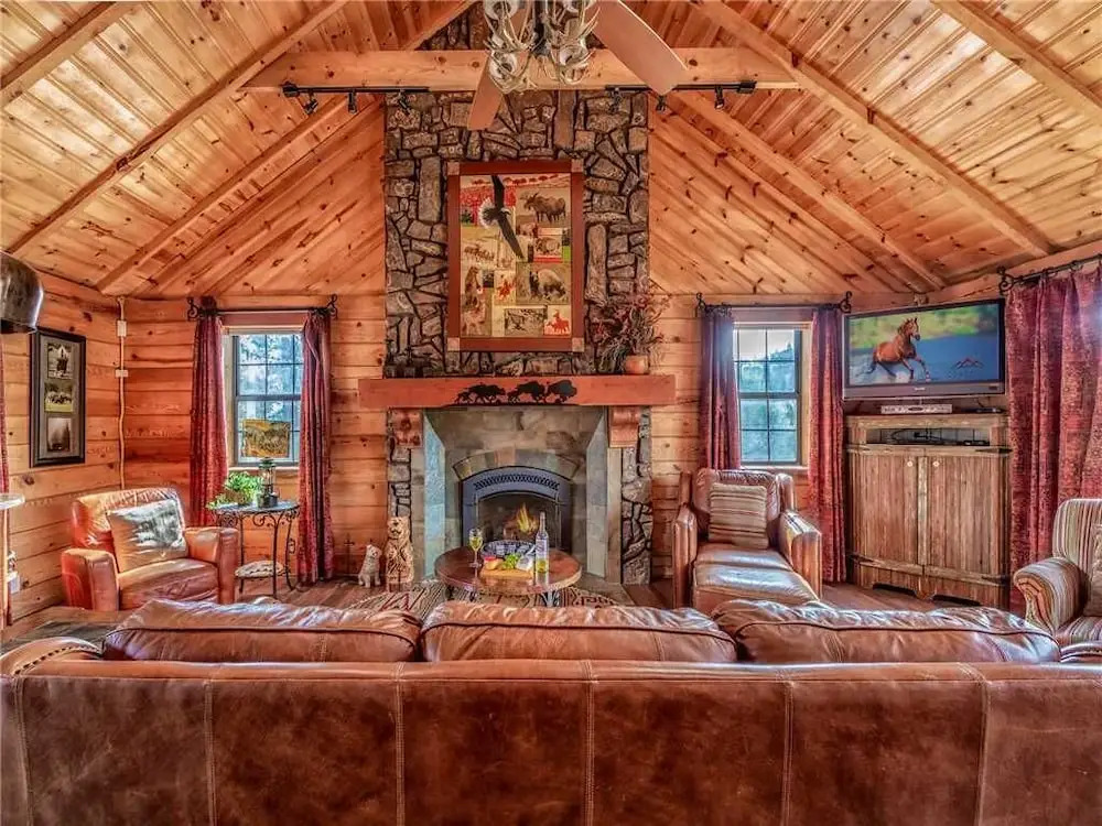 La Posada de Ponder - Four Bedroom Cabin with Hot Tub