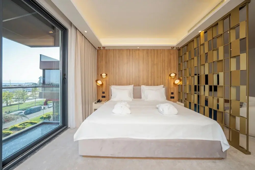 Premier Lounge Hotel