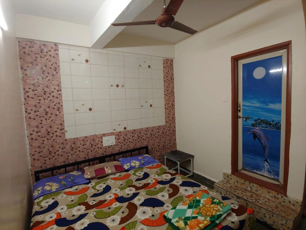 Ambai Deluxe Lodge