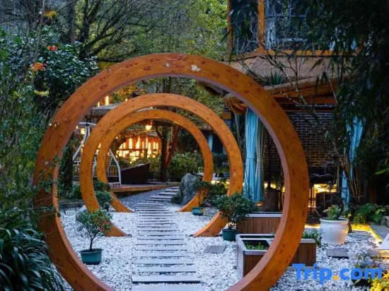 Mount Qingcheng Banshan Guishu Private Hot Spring Homestay