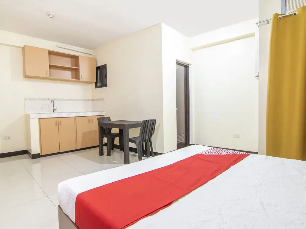 OYO 578 Red Velvet Suites Vaccinated Staff