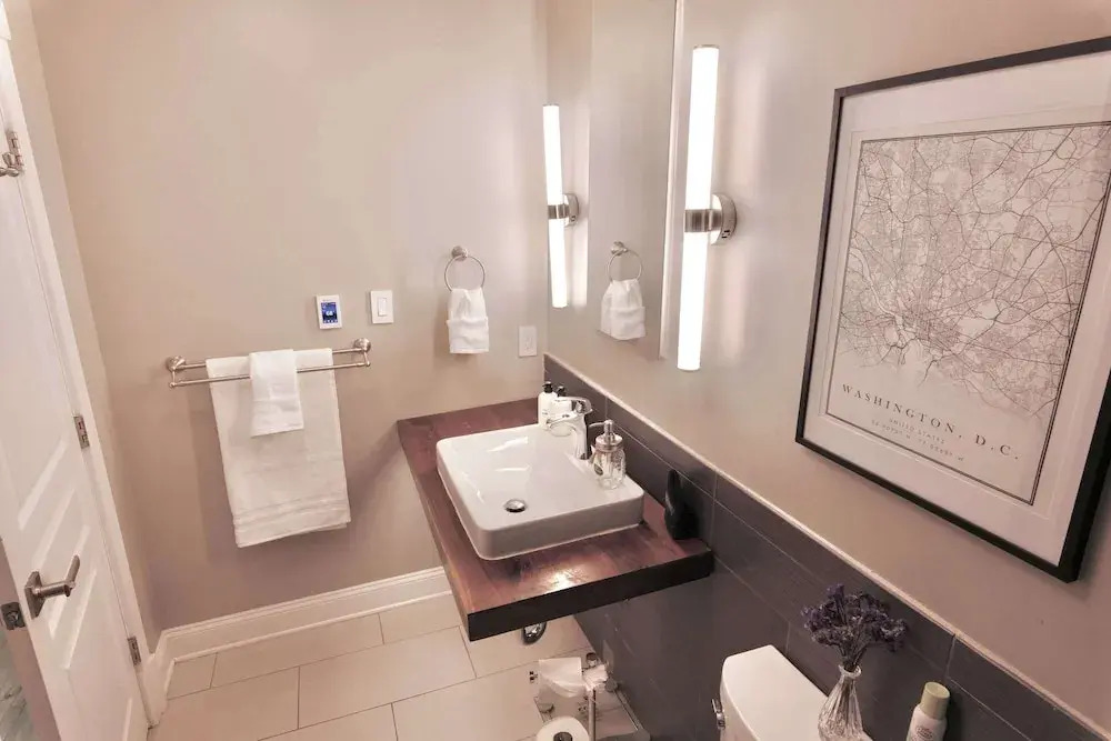 Stellar Stay Near Metro + Parking