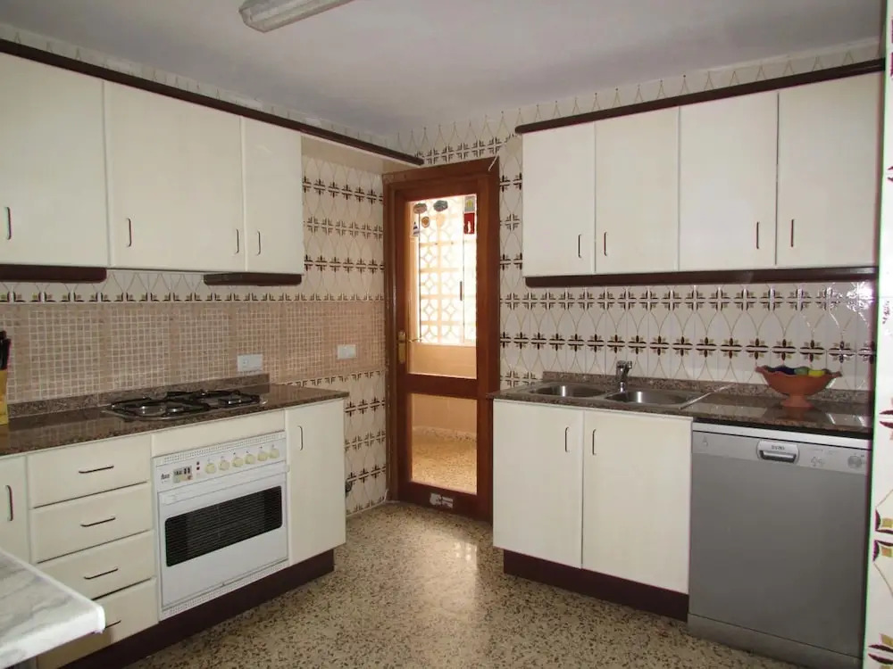 4 Bedrooms Seaview Apartment