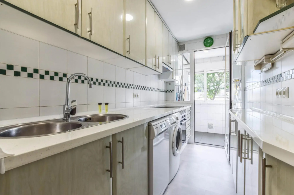Alcalá I in Madrid with 3 bedrooms and 2 bathrooms