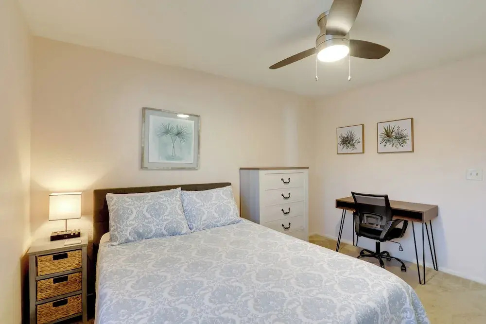Sunny Tucson Townhome w/ Patio & Mountain Views!