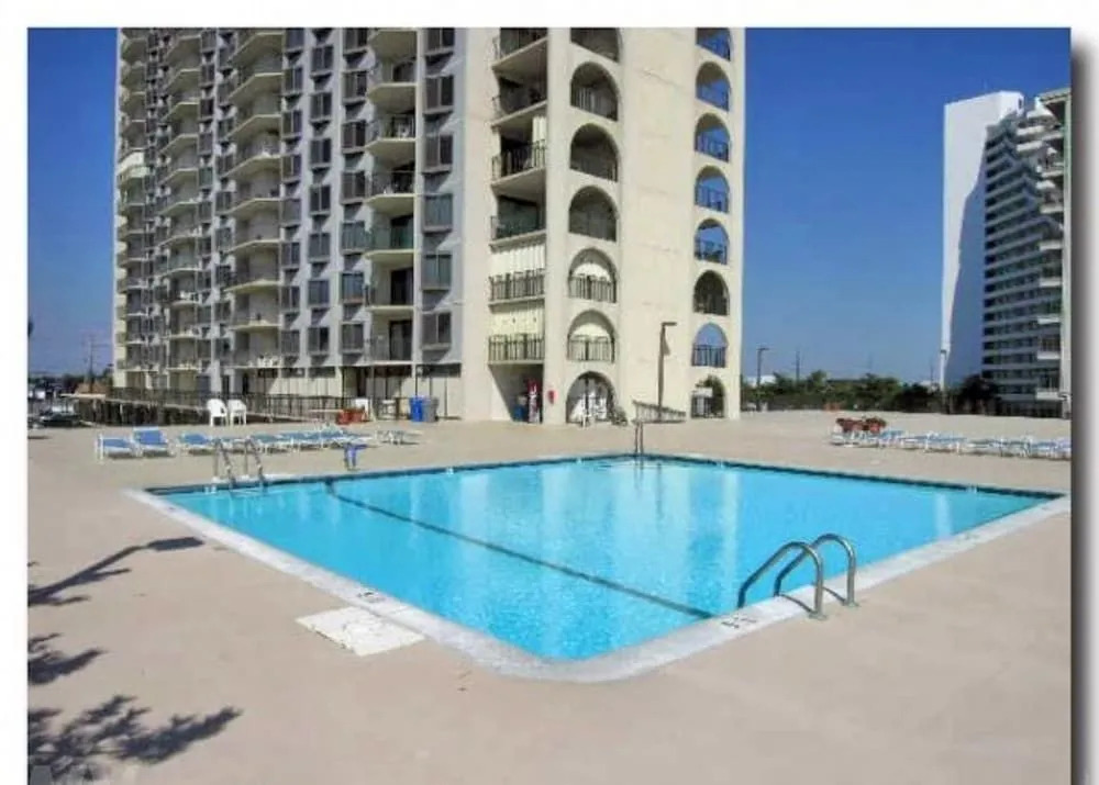 9400 1207 - 2 Br Condo