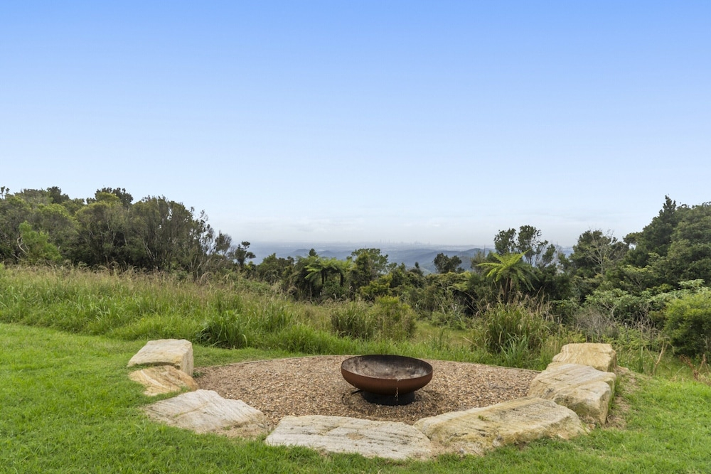 Scenic House With Private Yard & BBQ Area