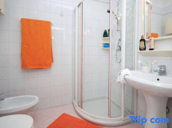 Cozy studio apartment in a seafront building