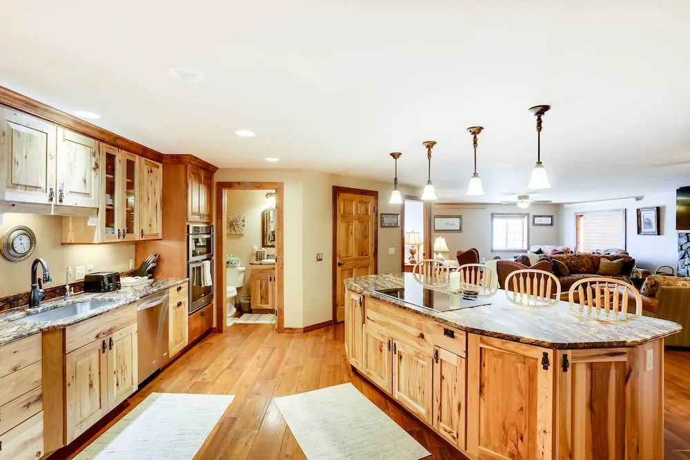 Modern Deadwood Apt With Mountain Views & Grill!