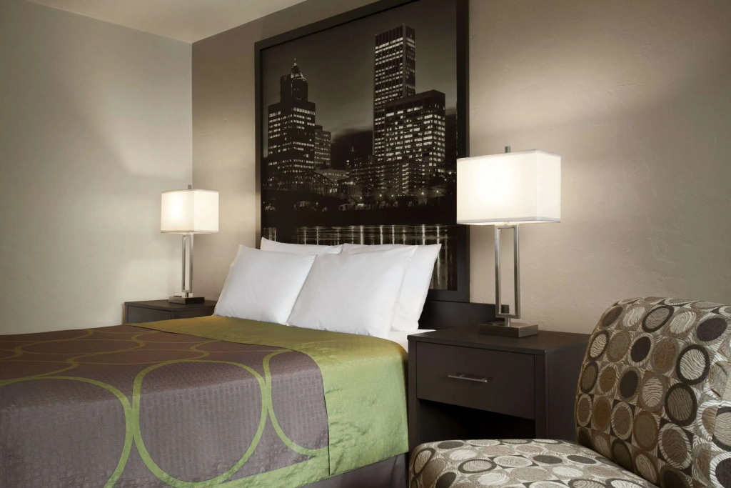 Super 8 by Wyndham Portland Airport