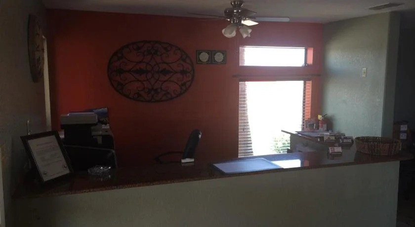 Country Hill Inn and Suites