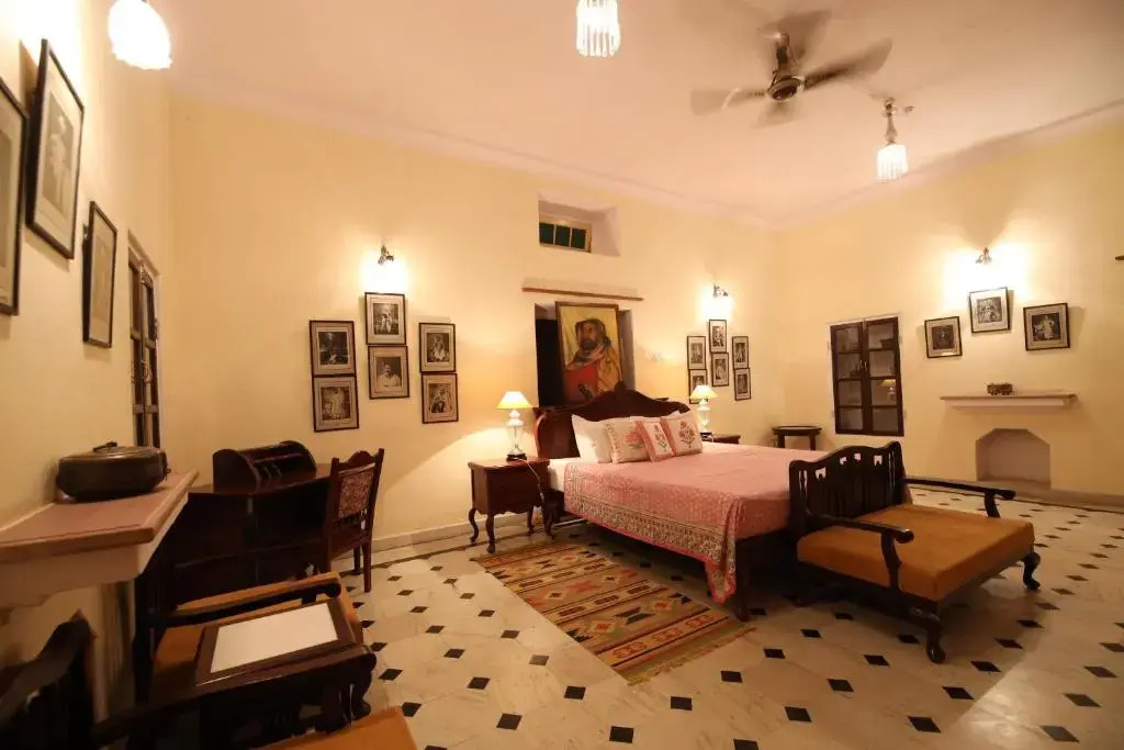 Roop Niwas Kothi, Near Mandawa