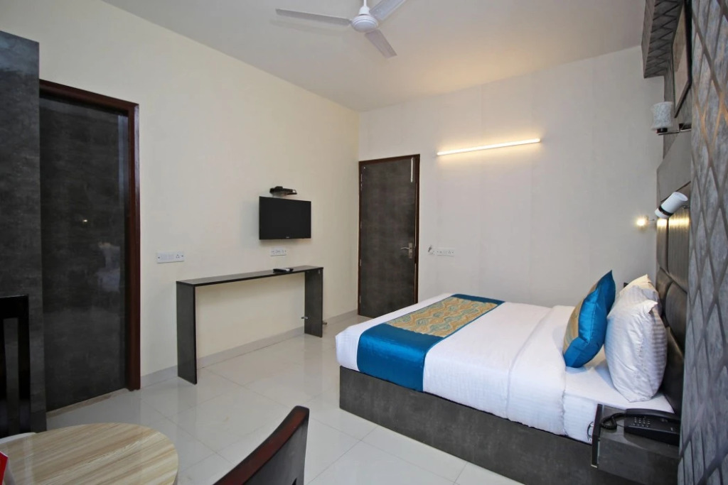 OYO 9146 Hotel HSP