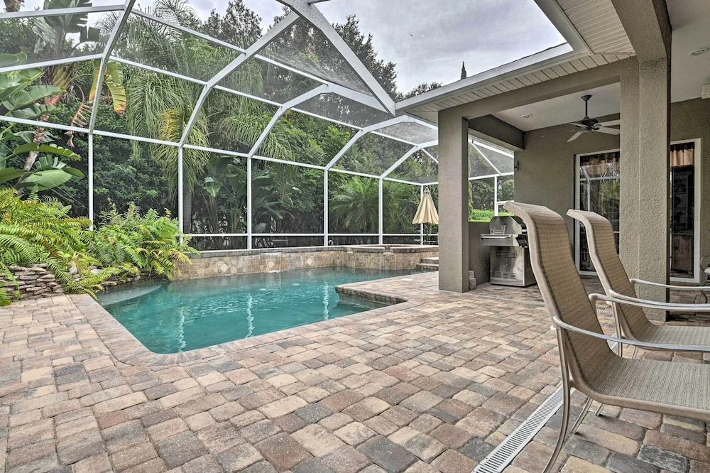 Elegant Valrico Home ~ 15 Mi to Downtown Tampa!