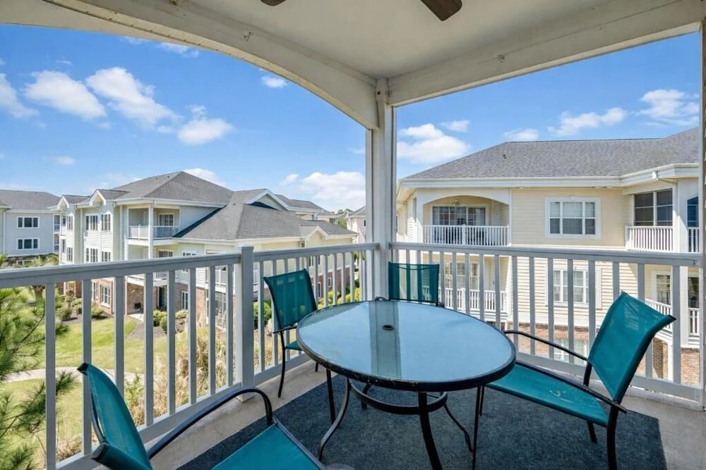 Pet-Friendly Luxury 3BR with Pool Sleeps 8 Near Beach