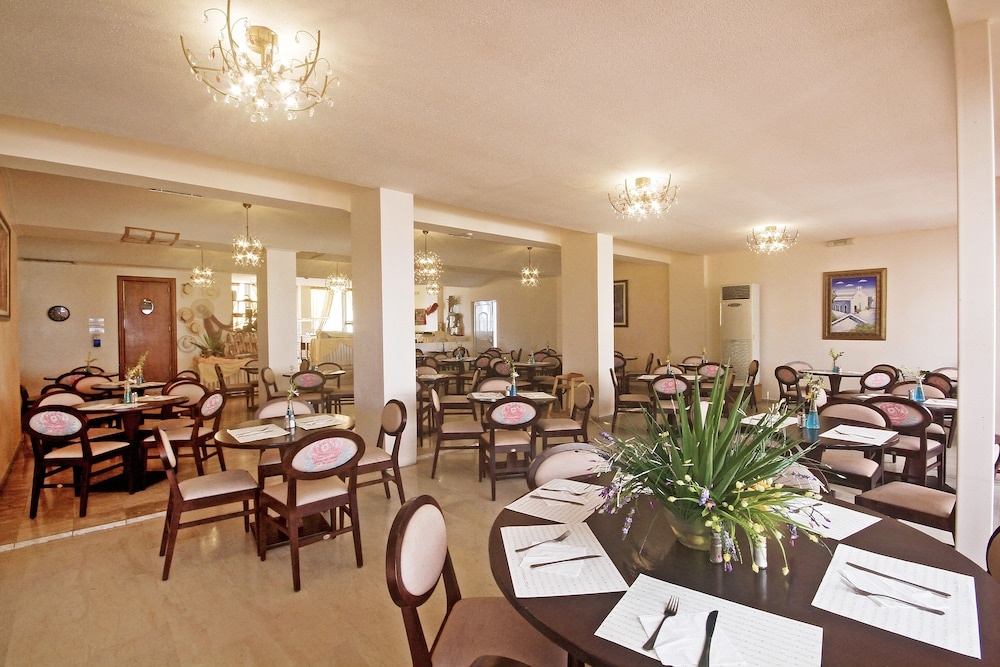 Roselands Hotel