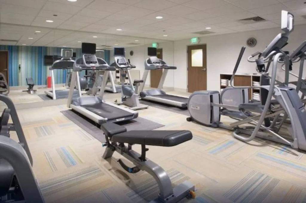 Holiday Inn Express & Suites - Calgary Airport Trail NE by IHG
