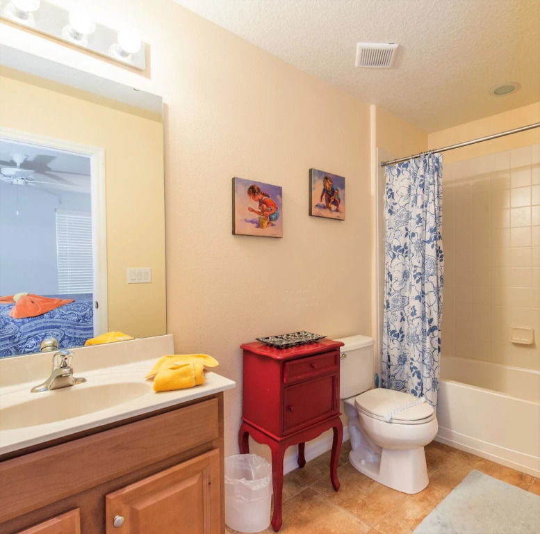 Cozy Family Friendly Pool Home With Game Room 5 Bedroom Home by RedAwning