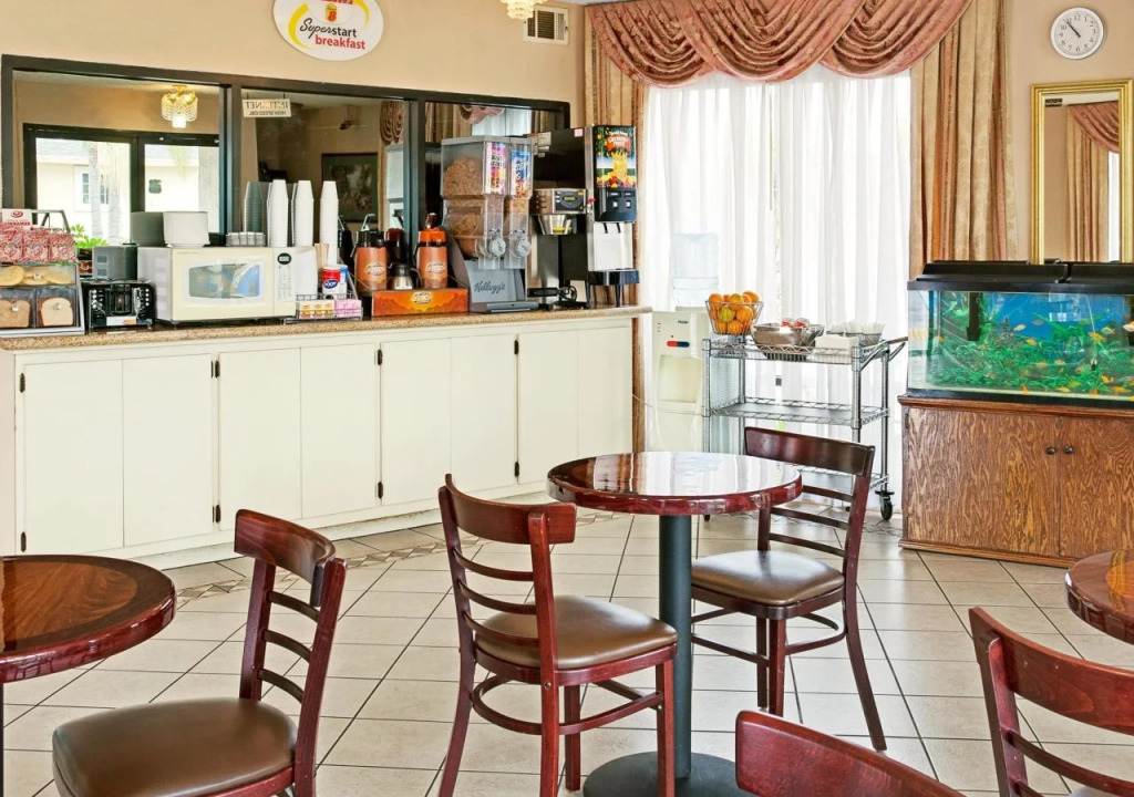 Super 8 by Wyndham Los Angeles/Alhambra