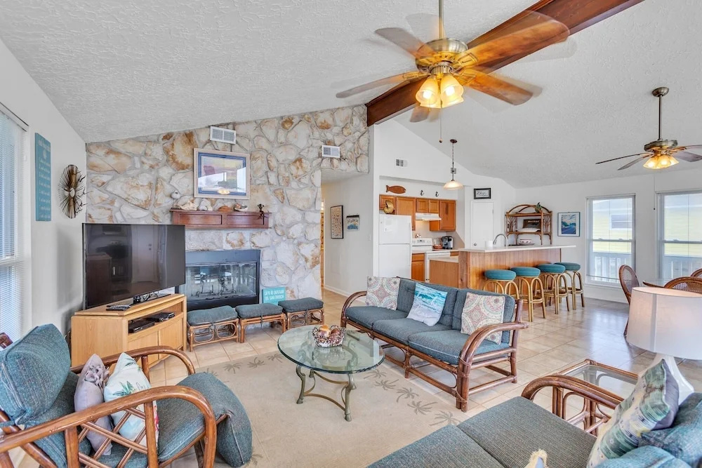 Alsup House In Jamaica Beach 3 Bedroom Home by Redawning