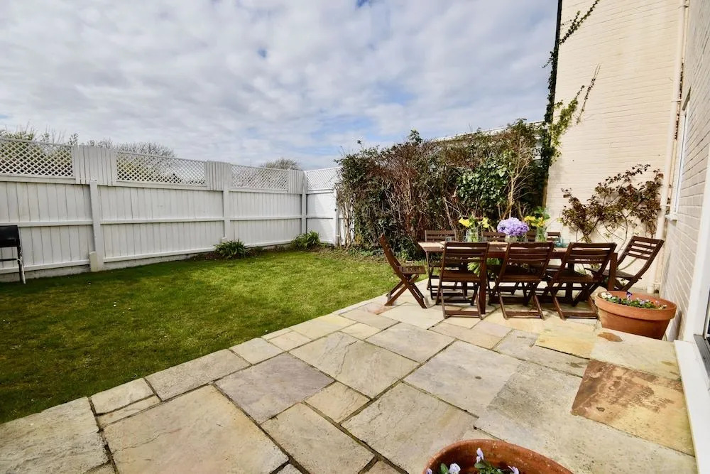 The Cottage a superb family coastal retreat