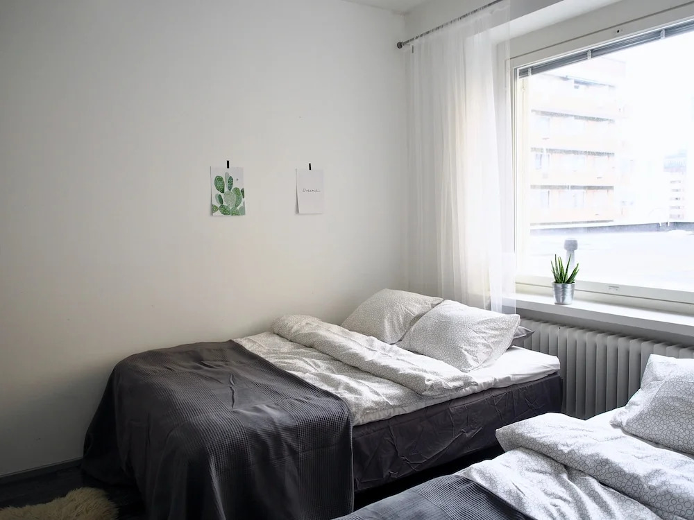 1BR Downtown Apt with Sauna, Hosts up to 8 Guests