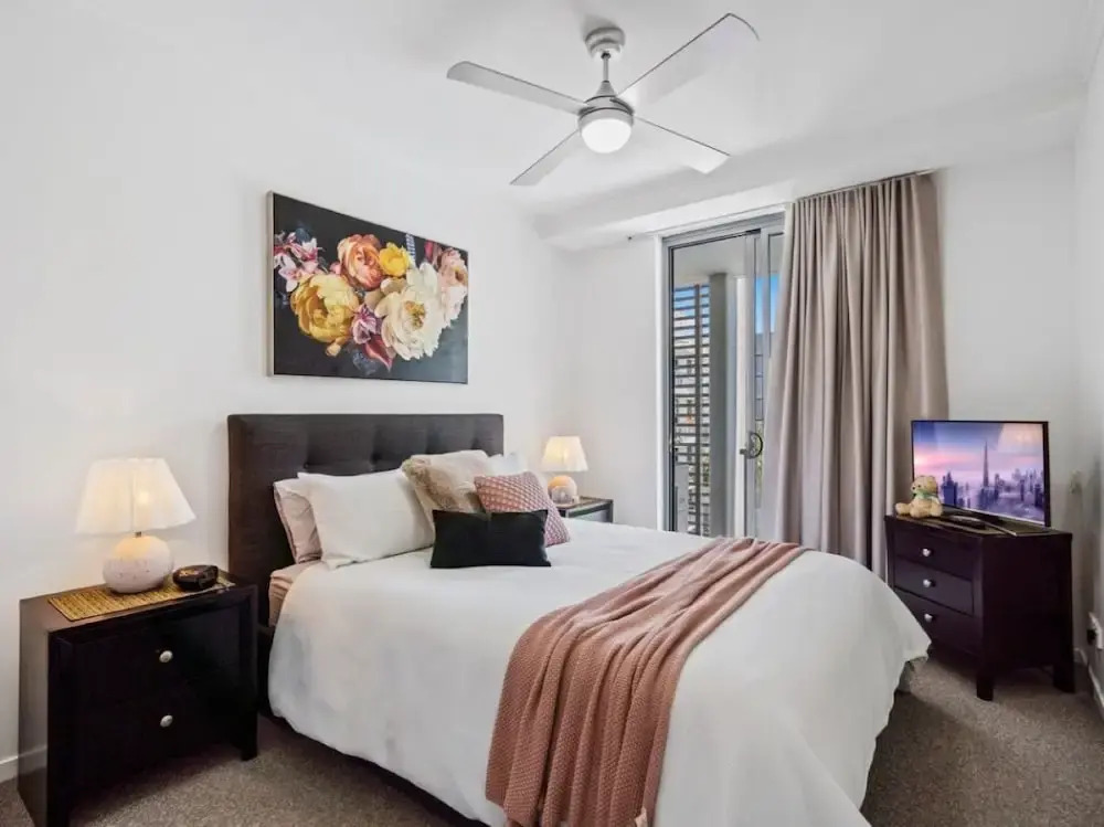 Swell Apartments - by Burleigh Letting