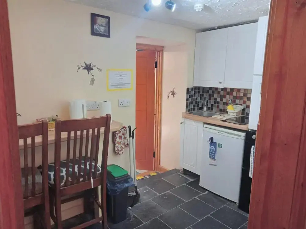 Llandovery - Cottage - Sleeps4 - Parking Secure Lock up for Bikes