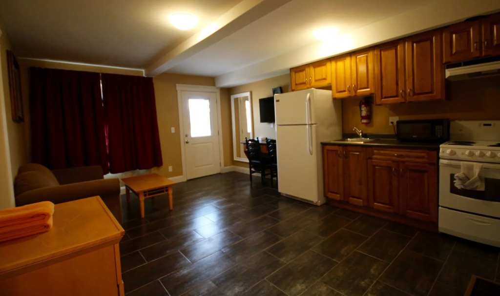 Sahara Courtyard Inn & Suites Osoyoos