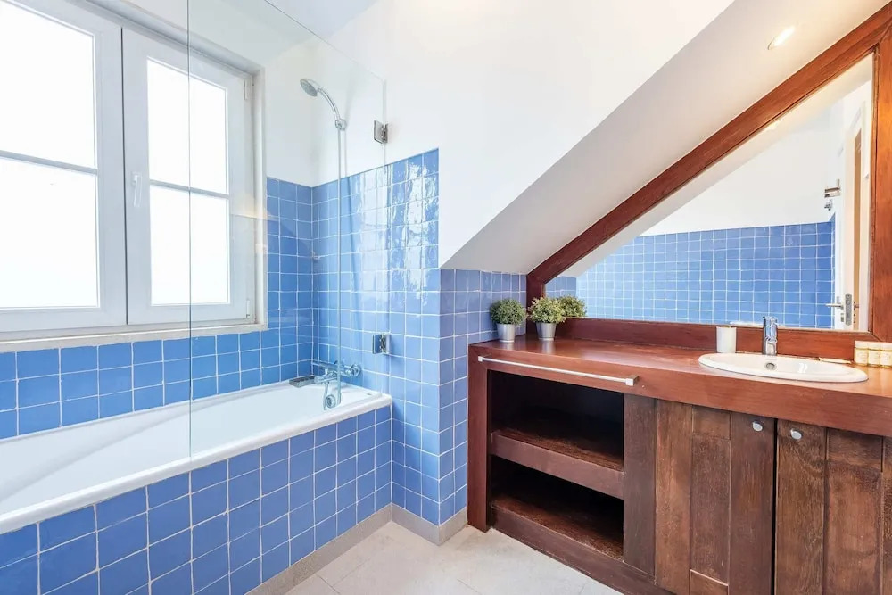 Rustic-style Apt Near Bairro Alto
