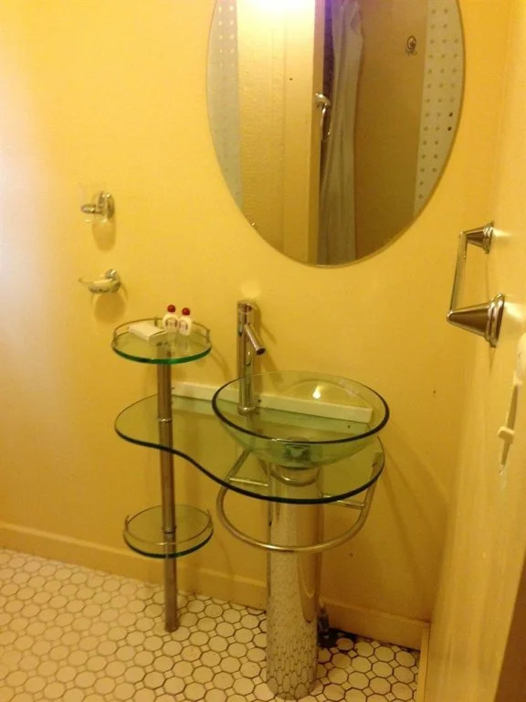 Crest Inn Suites & Cottages