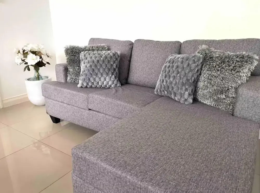 Modern 1BR Condo in Kingston