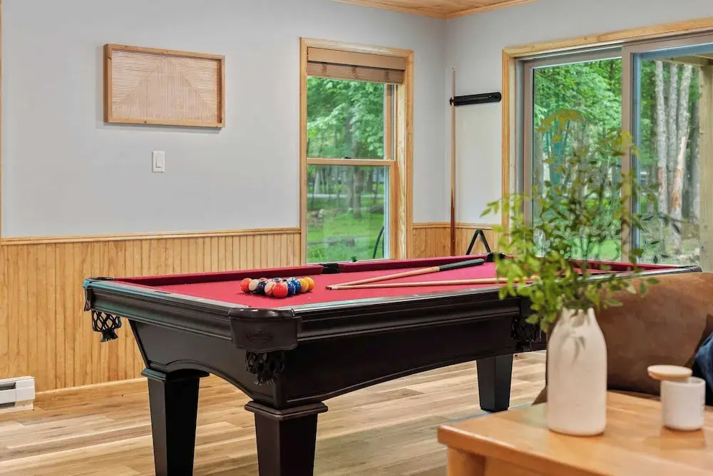 Bluejay Getaway by Avantstay Private Lake Cabin Hot Tub + Game Room Walk to Lake