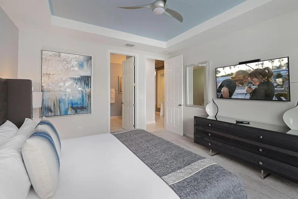 Sr006v: 8 Bed, Incredibles, Fashionista, Pool, Shuffle Board