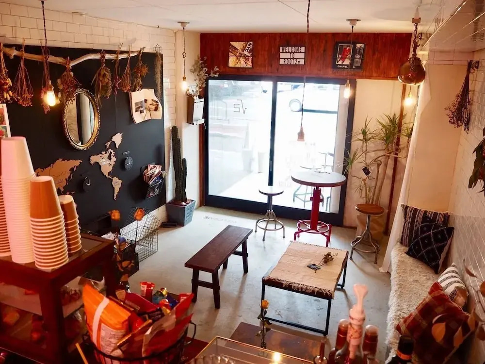 Root2 Coffee & Hostel