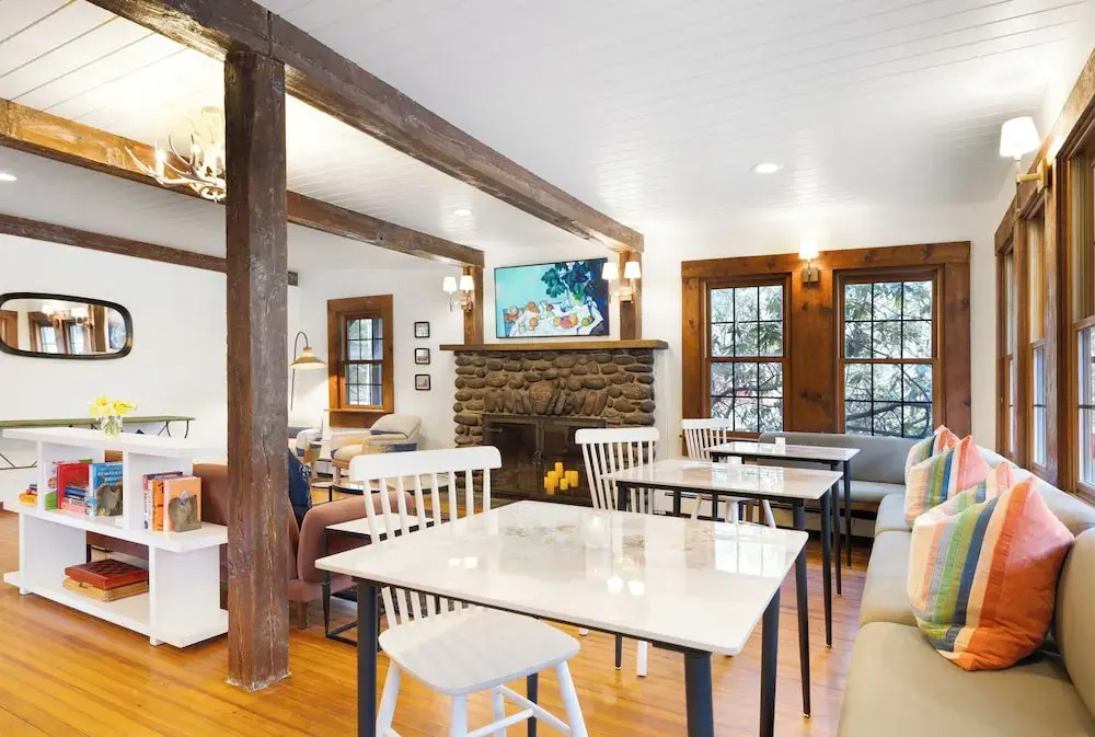 Phoenicia Lodge