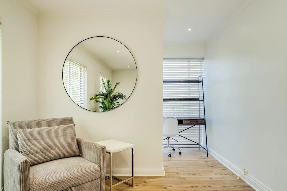 Contemporary Apartment Close to the Radisson Majolica