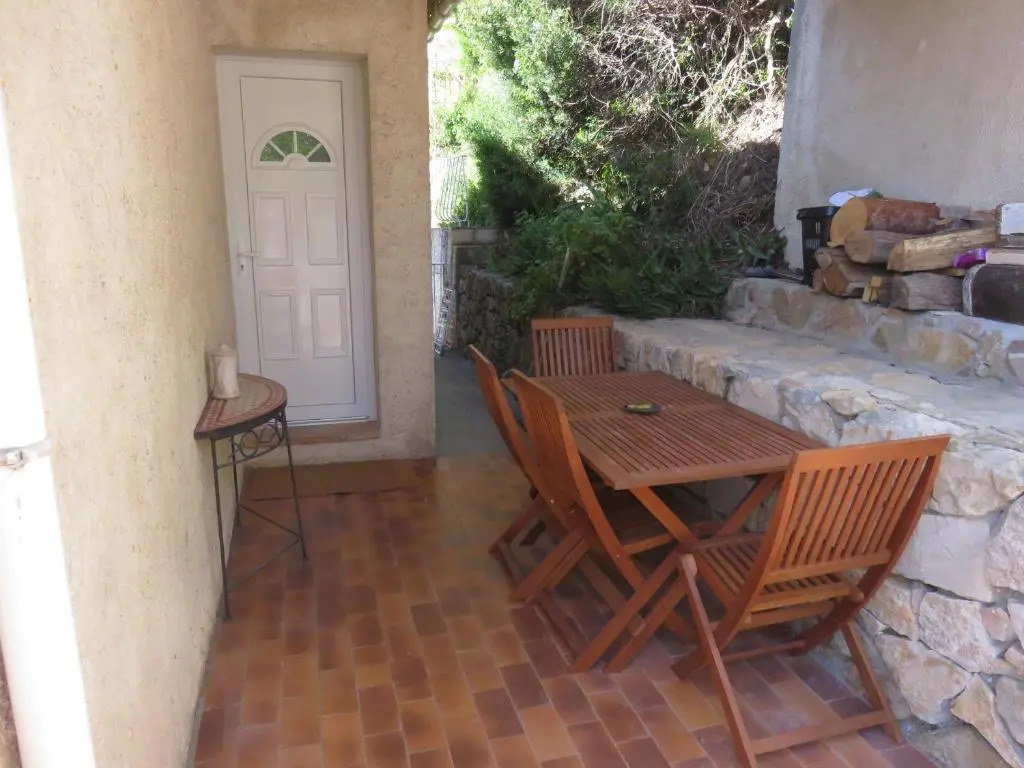 Très bel appartement T2 de 65 m2 avec terrasse vue sur port.