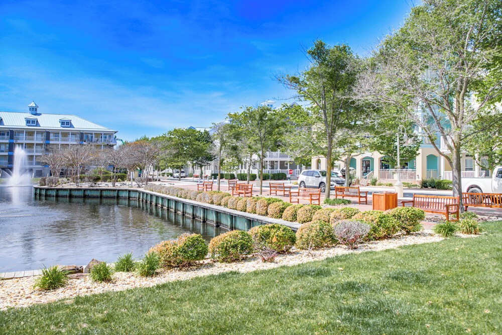 Pool, Beach Access! Canal-front Ocean City Gem