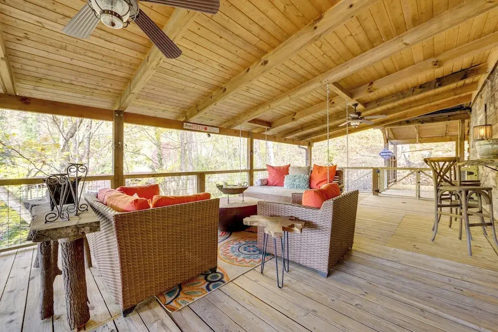 Creekside Cabin in the Heart of Maggie Valley