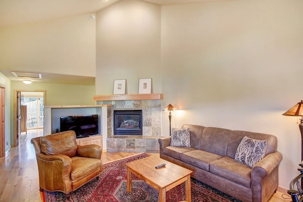 Twin Elk Lodge D16 3 Bedroom Condo by Redawning