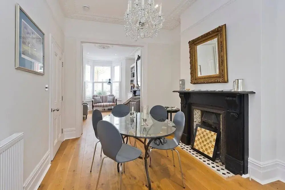 Spacious 4 Bed House, Battersea