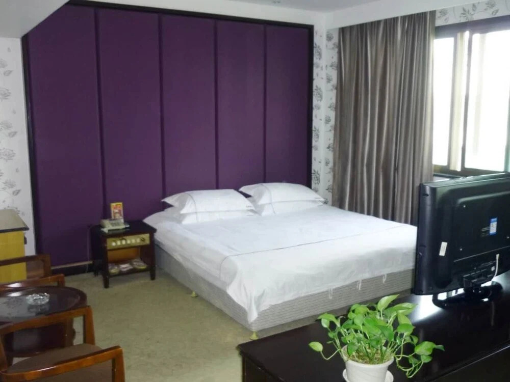 Yiwu Bairui Hotel