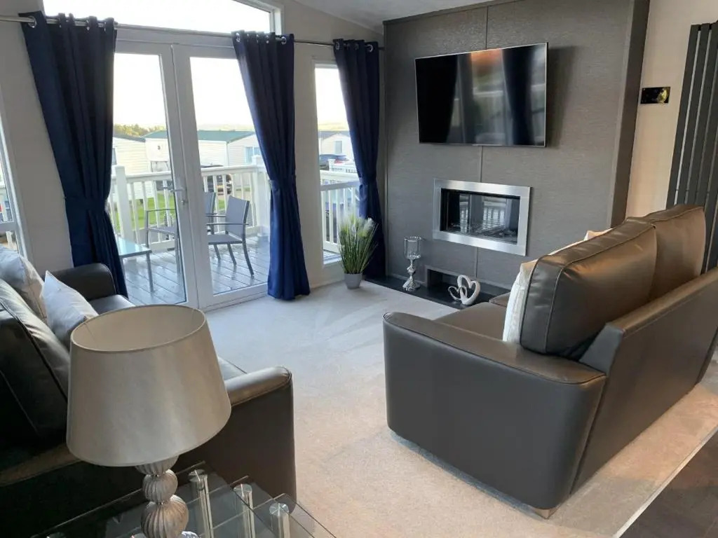 Lola Lodge - Luxury Hot Tub Retreat