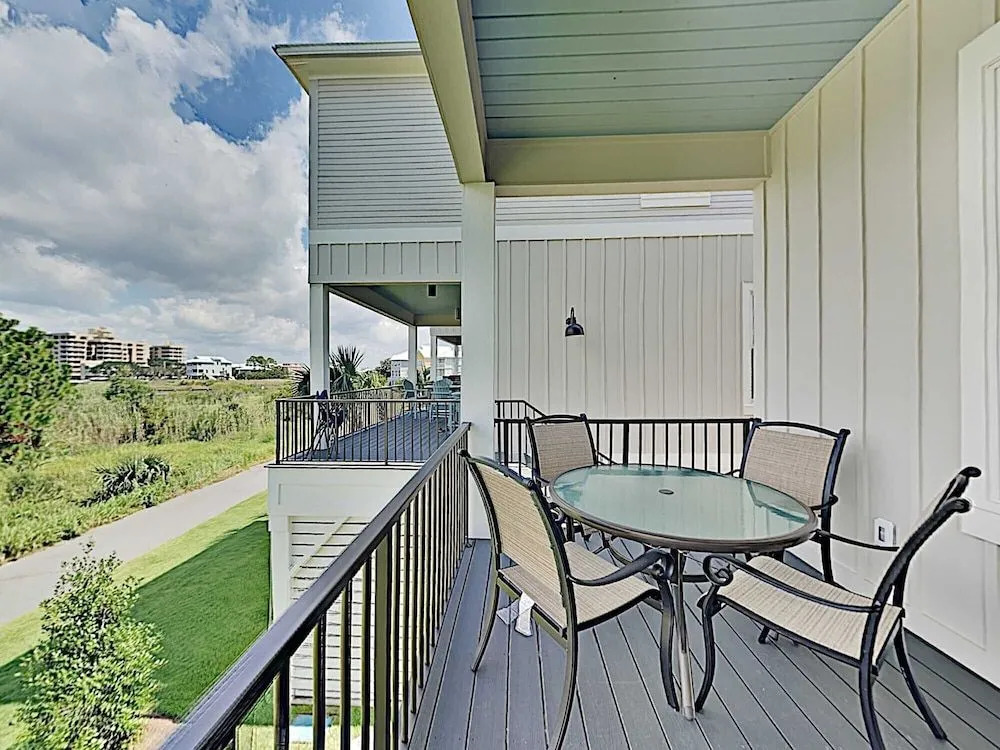 West Side Cottages #N - Robin's Nest