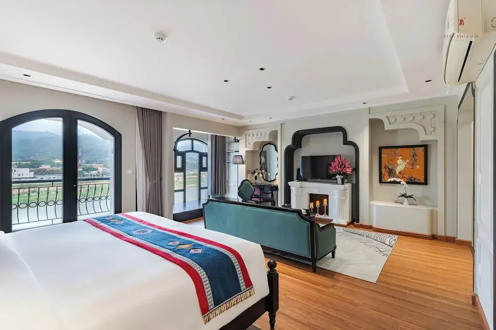 Ella Riverside Hotel