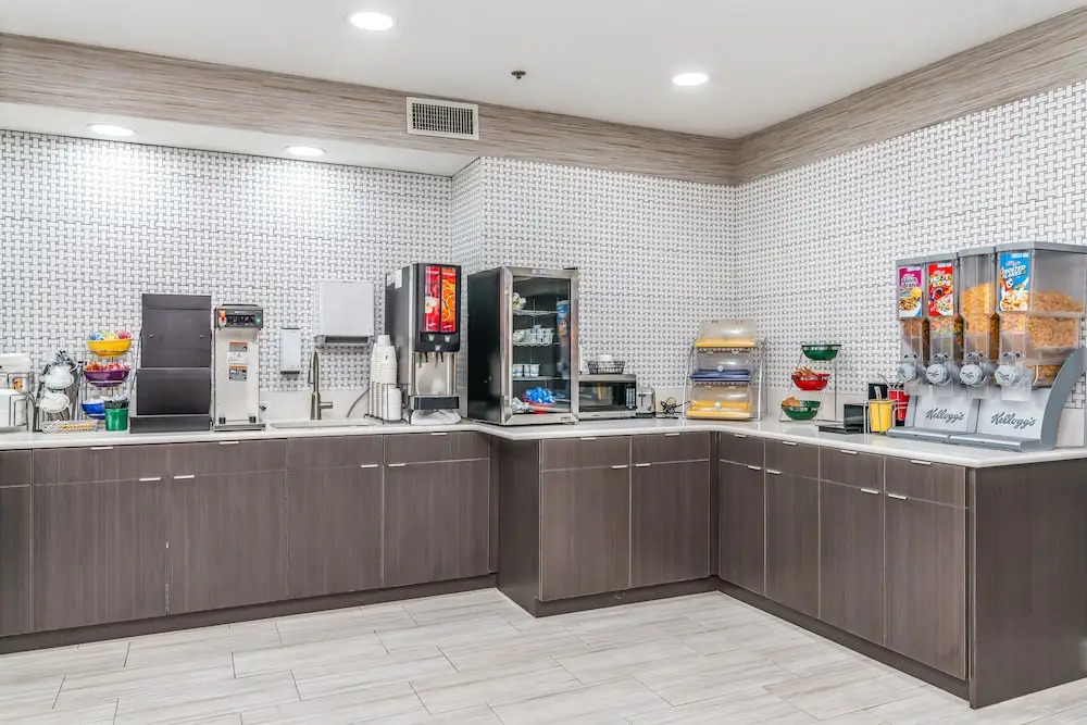 Days Inn & Suites Prattville-Montgomery