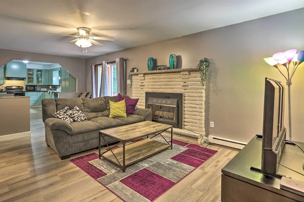 Spacious Tobyhanna Family Home: Pool/beach Access!